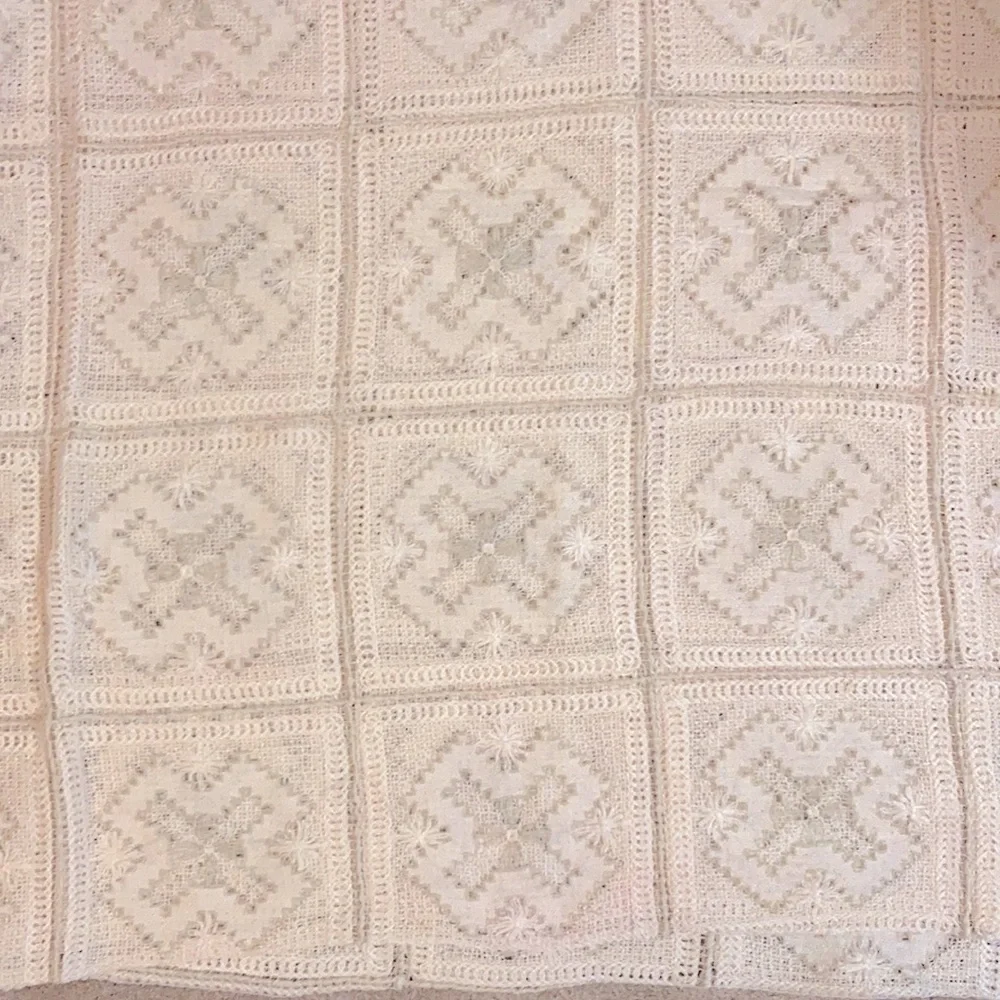 HANDMADE CROCHET VTG Ivory tablecloth / bedspread 94”x94”